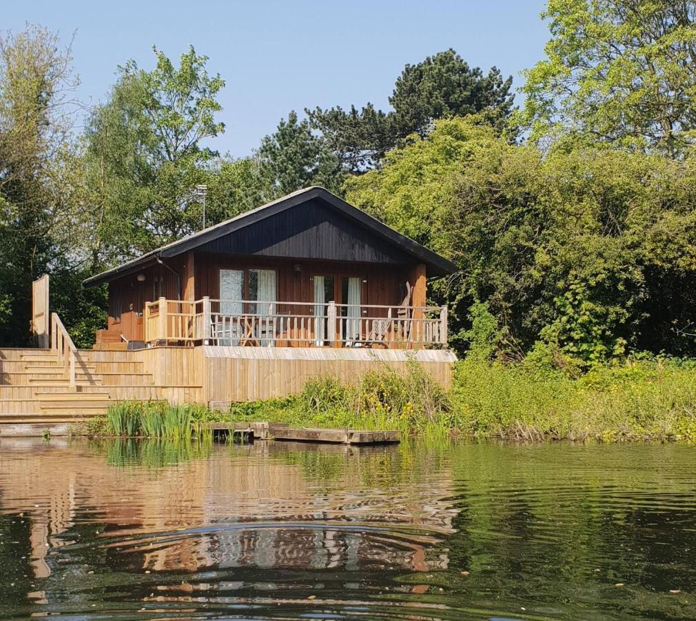 Holly Lodge 12 Hot Tub York Exterior photo