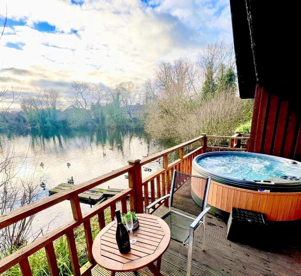 Holly Lodge 12 Hot Tub York Exterior photo